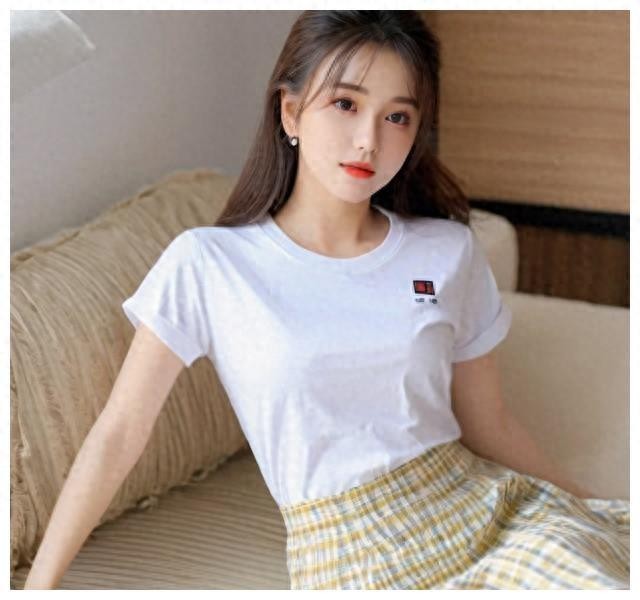 微信附近女人想不想和你有关系发条微信就知道！