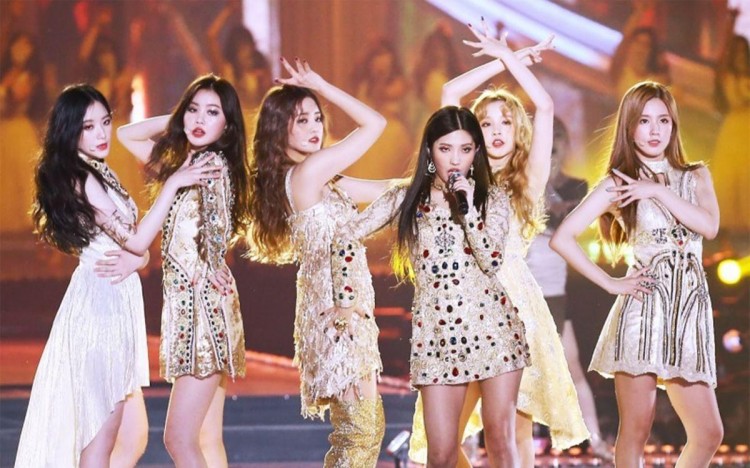 宋雨琦微博小号被扒出曾是厉旭大粉还点赞内涵前辈吴宣仪微博