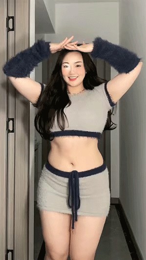 我偷偷地把我的QQ小号给了他然后陪他聊了三年