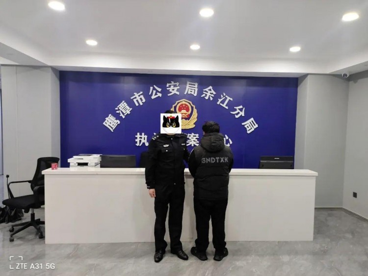 00后小伙变身微信女友诈骗工友2万余元